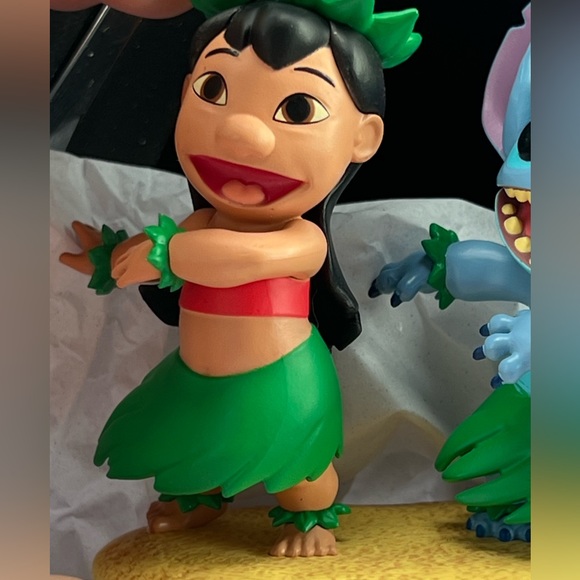 🌲Hallmark Keepsake 2023 Ornament of Disney Lilo & Stich - Picture 6 of 9